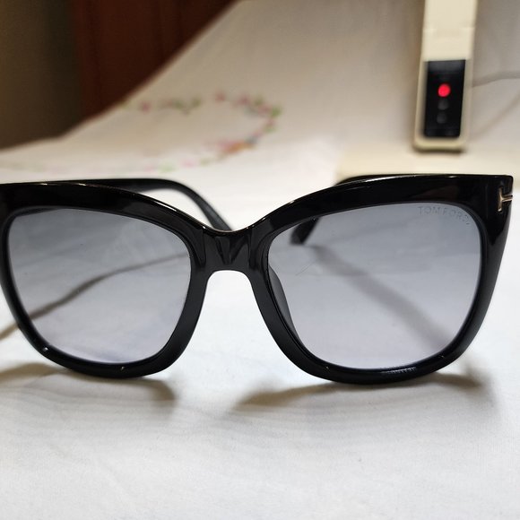 TOM FORD #140 Sunglasses Tf9313 01B - Picture 3 of 12